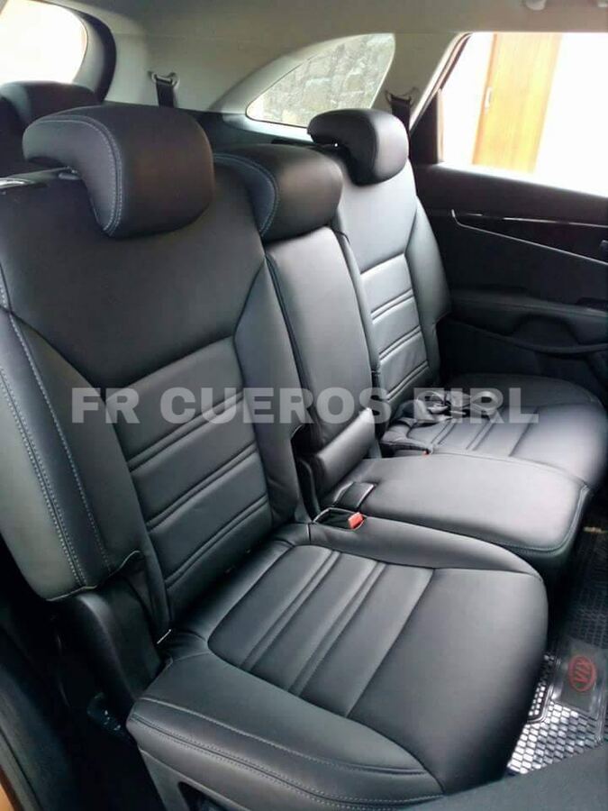 Asientos traseros de SUV en cuero negro