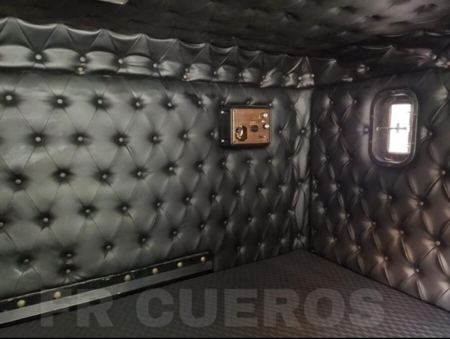 Dormitorio de camión tapizado